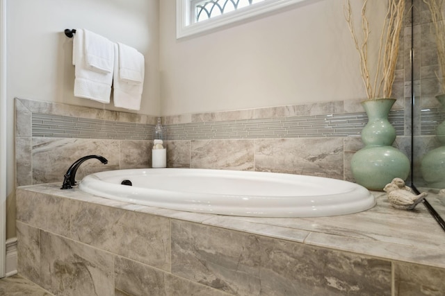 624 Twin View Dr, Murfreesboro, TN 37128 - full bath featuring a bath