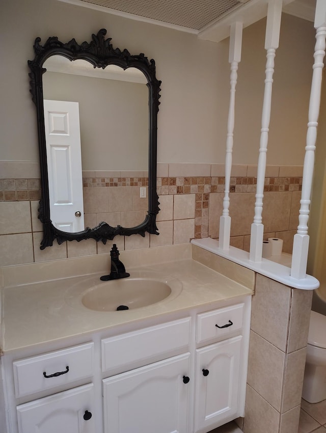 631 Mag A Mor Dr, Lafayette, TN 37083 - bathroom featuring vanity, tile walls, and wainscoting
