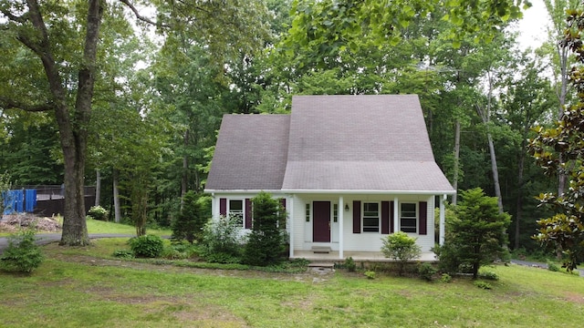 631 Mag A Mor Dr, Lafayette, TN 37083 - cape cod-style house featuring covered porch and a front yard