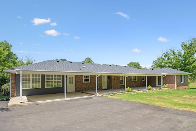 1061 Alford Rd, Murfreesboro, TN 37129 - view of front of house featuring brick siding and a front lawn
