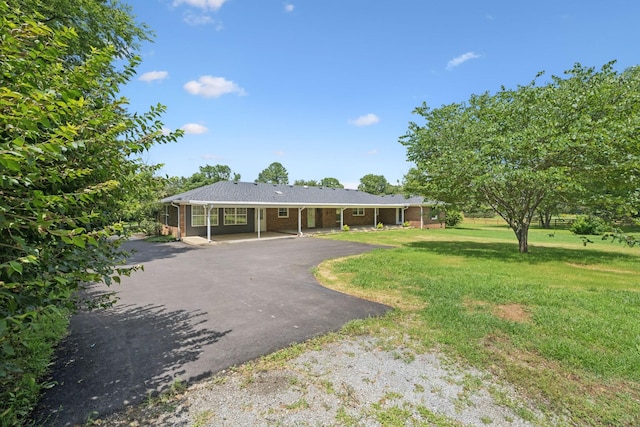 1061 Alford Rd, Murfreesboro, TN 37129 - ranch-style home featuring asphalt driveway, a front lawn, and brick siding