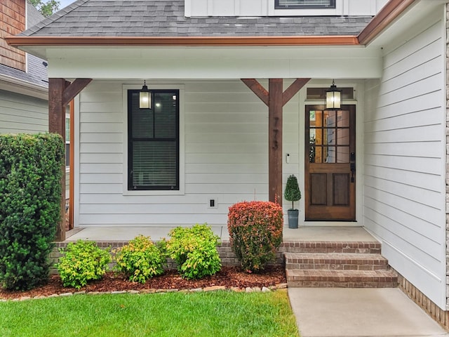 773 Curve St, Chattanooga, TN 37405 - entrance to property with roof with shingles and a porch