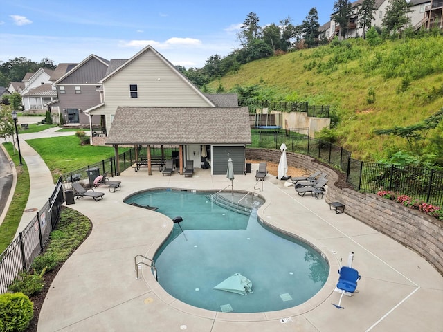 773 Curve St, Chattanooga, TN 37405 - view of swimming pool with a patio area