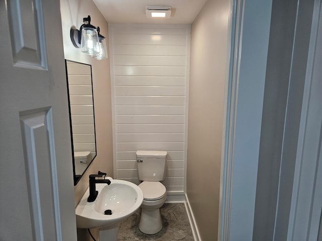 1204 W Lane St, Shelbyville, TN 37160 - half bathroom featuring a sink and toilet