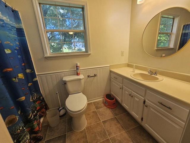 770 Jack Smith Rd, Dunlap, TN 37327 - full bath featuring a wainscoted wall, vanity, and tile patterned flooring