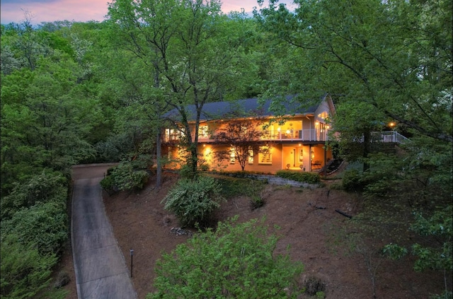 6607 Ormond Dr, Nashville, TN 37205 - yard at dusk with a forest view and driveway