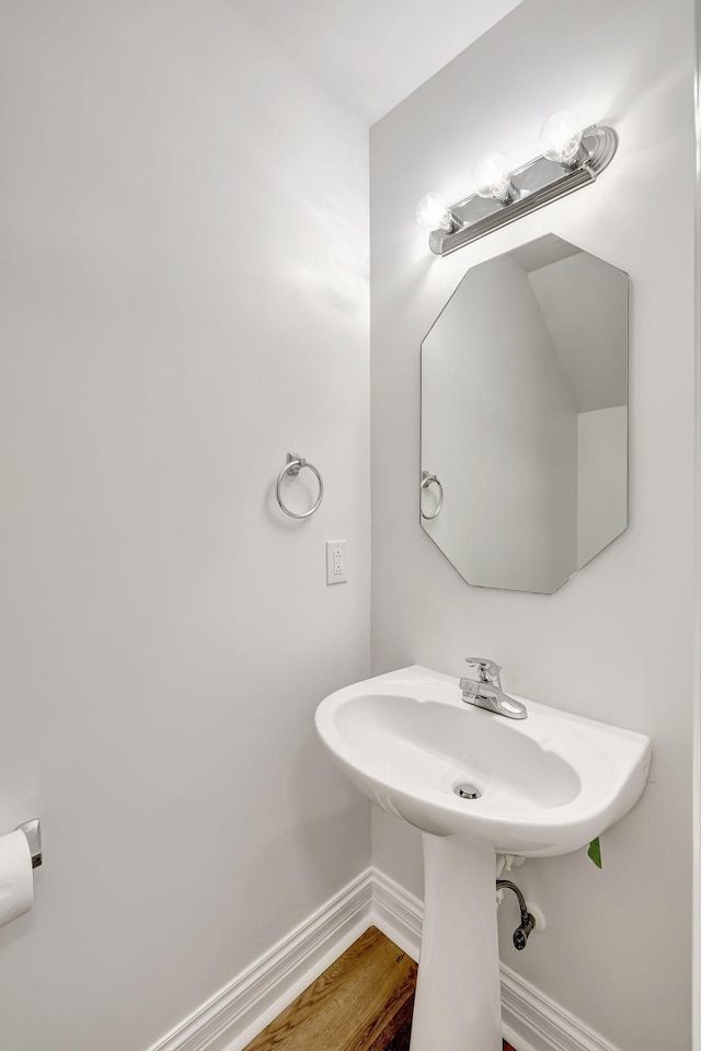 4247 Aurora Cir, Murfreesboro, TN 37127 - bathroom with baseboards and wood finished floors