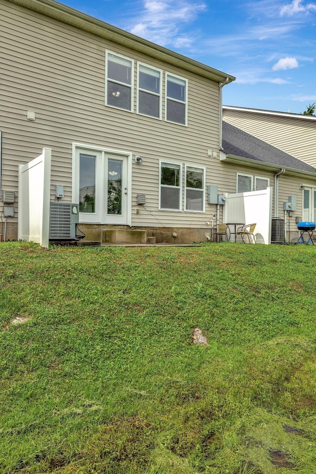 4247 Aurora Cir, Murfreesboro, TN 37127 - rear view of house featuring a yard