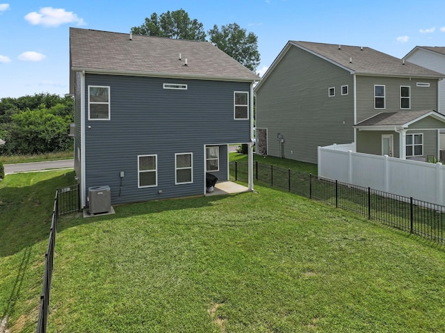 2529 Precast Dr, Columbia, TN 38401 - rear view of property featuring a fenced backyard