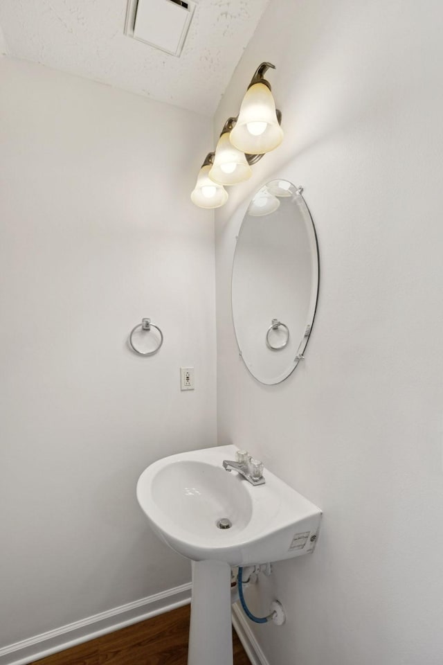 354 Arapaho Dr, Murfreesboro, TN 37128 - bathroom featuring baseboards and wood finished floors