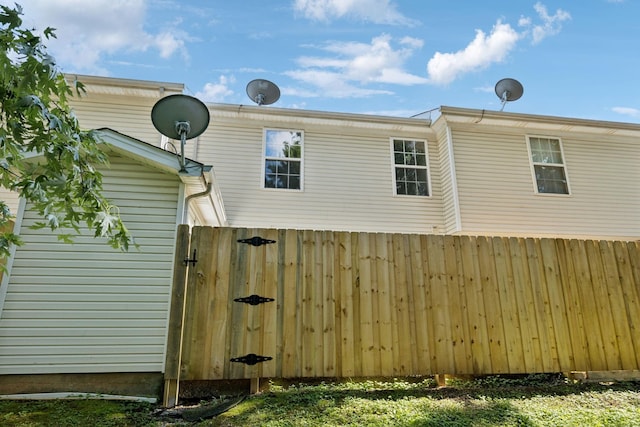 354 Arapaho Dr, Murfreesboro, TN 37128 - view of side of home