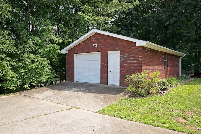 398 N Hummingbird Ln, Dickson, TN 37055 - detached garage with driveway