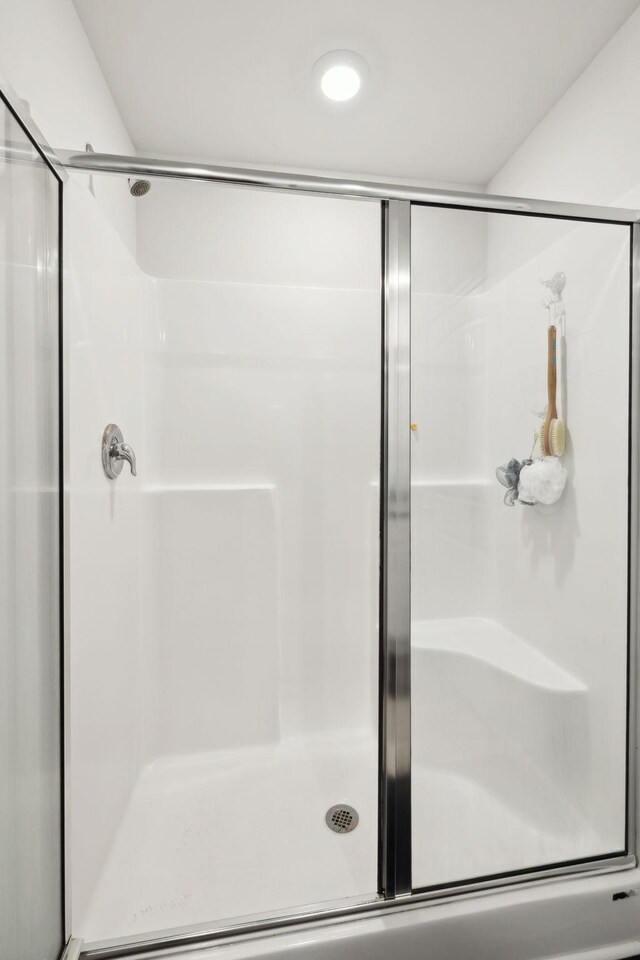 1006 Pepper Stone Dr, Lebanon, TN 37087 - full bathroom with a stall shower