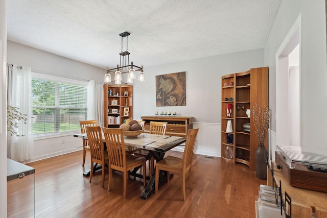 1908 Pointe Barton Dr, Lebanon, TN 37087 - dining area featuring wood finished floors, a textured ceiling, and a wainscoted wall