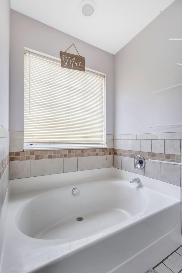 5601 Murphywood Xing, Antioch, TN 37013 - bathroom with a bath