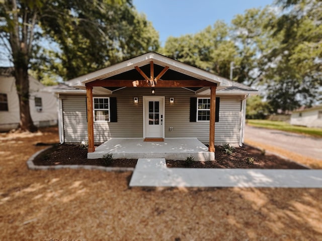 210 N Vine St, Tullahoma, TN 37388 - bungalow with covered porch