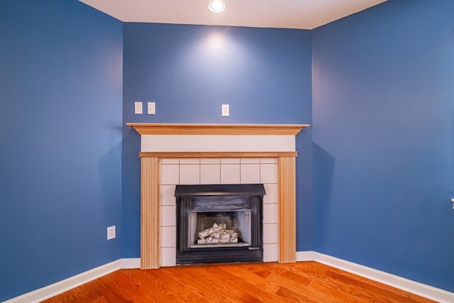 218 Susie Dr, Winchester, TN 37398 - detailed view of a tiled fireplace, wood finished floors, and recessed lighting