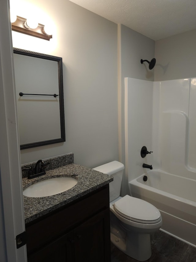 4070 Hartsville Rd, Lafayette, TN 37083 - full bath featuring vanity and  shower combination