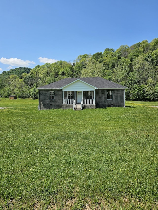 4070 Hartsville Rd, Lafayette, TN 37083 - ranch-style home featuring a front lawn, covered porch, and a forest view