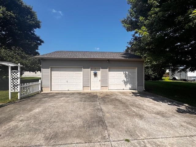 570 Gaines Cir, Estill Springs, TN 37330 - view of detached garage