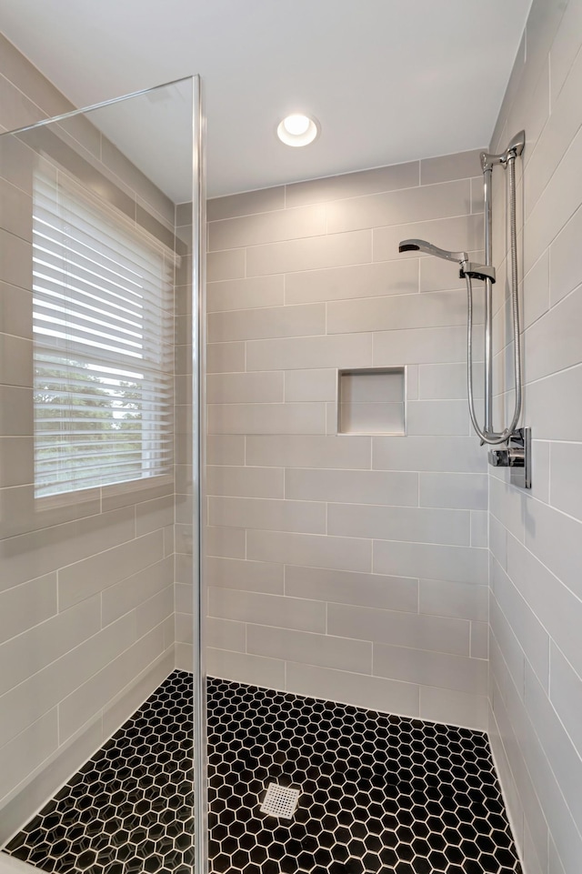 2136 Buena Vista Pike Unit B, Nashville, TN 37218 - full bath featuring tiled shower