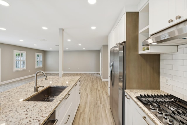 438 Siena Dr, Nashville, TN 37205 - kitchen with stainless steel appliances, under cabinet range hood, light wood-style flooring, backsplash, and recessed lighting