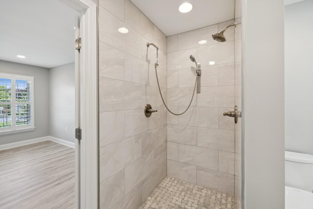 438 Siena Dr, Nashville, TN 37205 - bathroom with a tile shower, recessed lighting, and wood finished floors