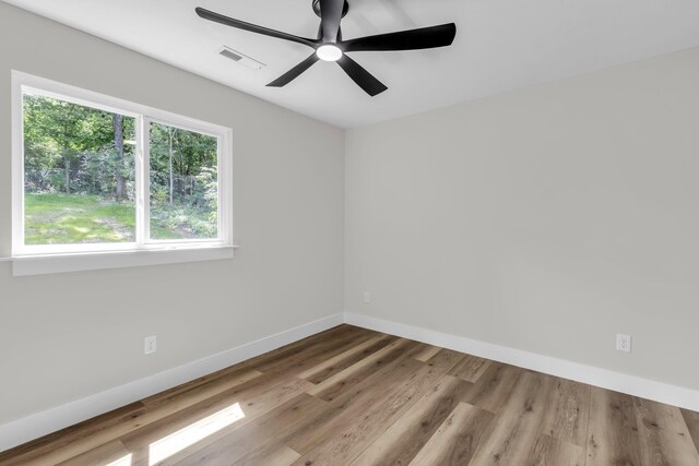 333 Isbill Rd, Chattanooga, TN 37419 - unfurnished room featuring wood finished floors and a ceiling fan