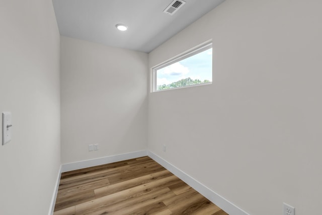 333 Isbill Rd, Chattanooga, TN 37419 - unfurnished room featuring light wood-style flooring and baseboards