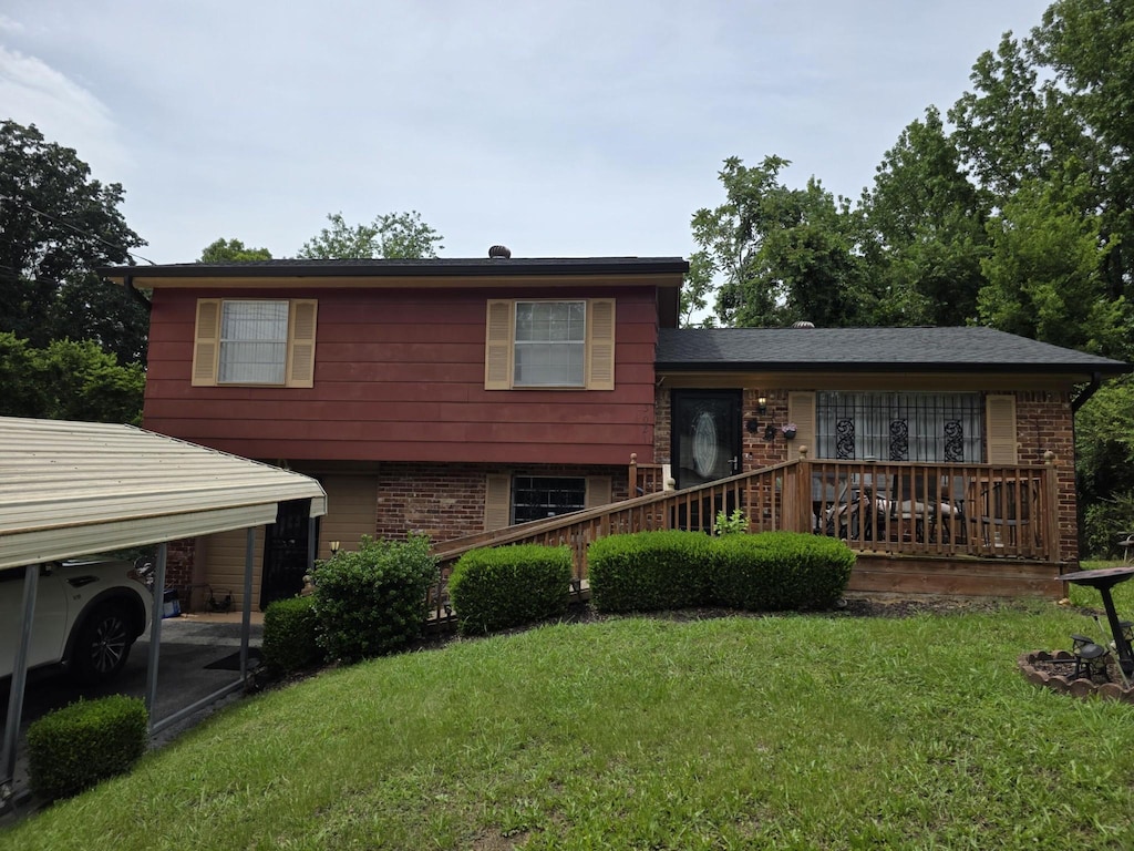 3021 Towerway Dr, Chattanooga, TN 37406 - split level home with brick siding and a front lawn