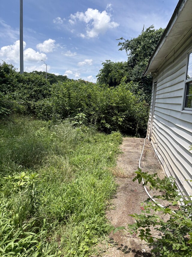 1815 7th Ave N, Nashville, TN 37208 - view of yard