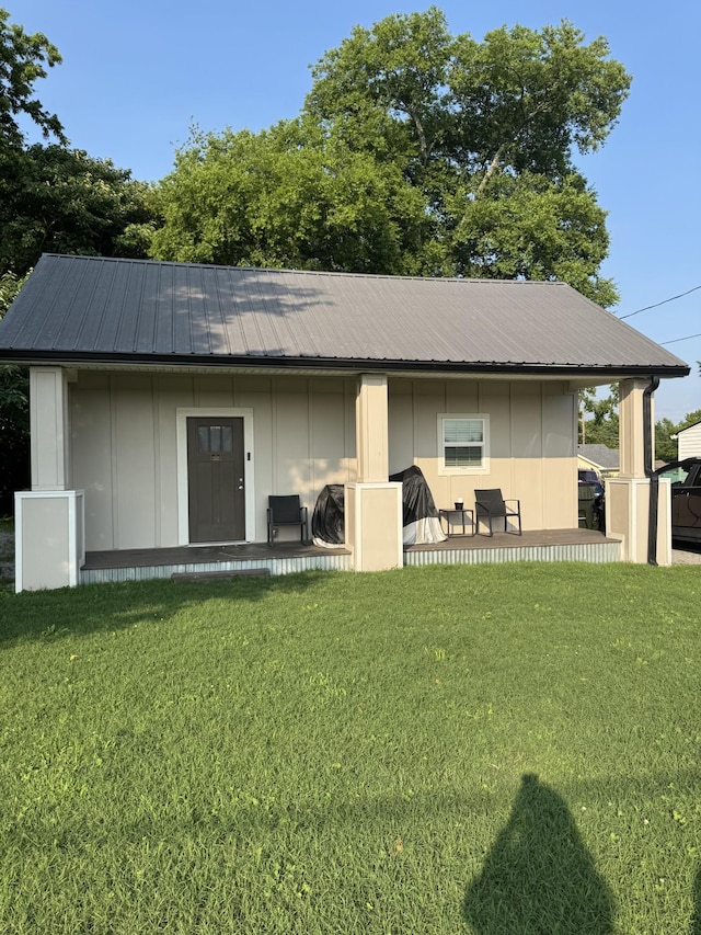 317 Cemetery Ave, Gallatin, TN 37066 - back of property featuring a yard and a metal roof