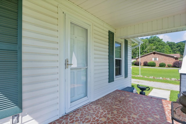 3502 Kellys Ferry Rd, Chattanooga, TN 37419 - covered porch featuring a lawn