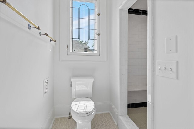 1504 Sweetbriar Ave, Nashville, TN 37212 - full bathroom with tiled shower and tile patterned flooring