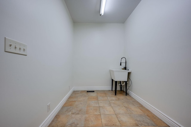 264 Firetower Rd, Dickson, TN 37055 - laundry area with baseboards and a sink