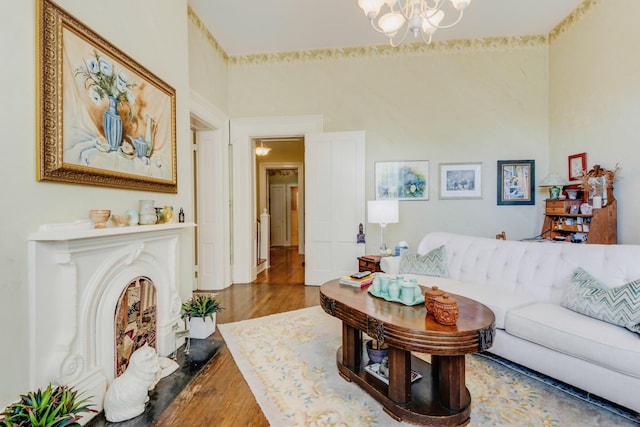 607 N 2nd St N, Clarksville, TN 37040 - living area featuring a chandelier and wood finished floors