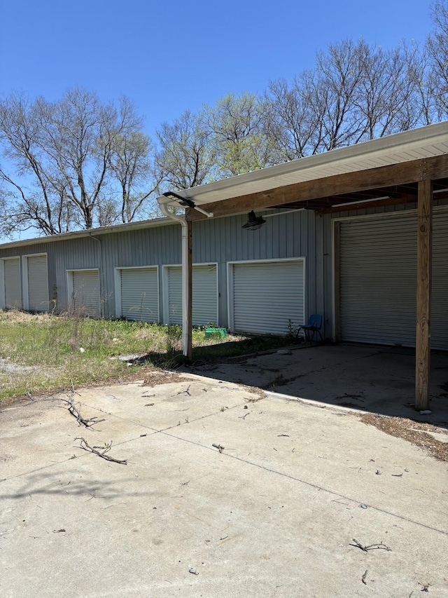 411 Hill St, Lebanon, TN 37087 - garage with driveway