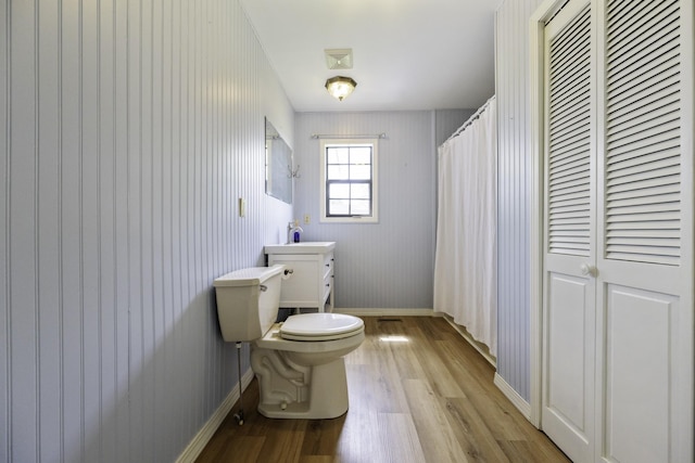 17930 Main St W, Huntingdon, TN 38344 - full bathroom with wood finished floors, vanity, and a closet