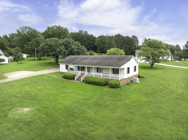 17930 Main St W, Huntingdon, TN 38344 - view of front of property with covered porch, a front yard, a shingled roof, and driveway