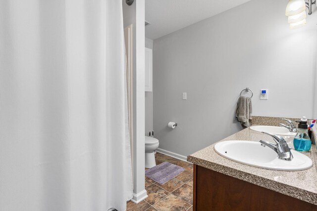 508 Oakmont Dr, Clarksville, TN 37042 - full bathroom with double vanity and toilet