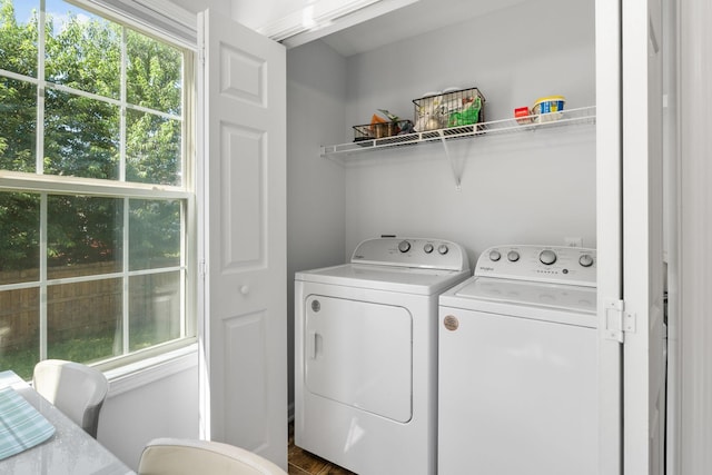 508 Oakmont Dr, Clarksville, TN 37042 - laundry room with independent washer and dryer and dark wood finished floors