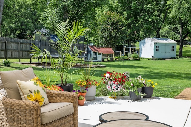 1400 Manor Rd, Columbia, TN 38401 - view of yard with a patio area and an outbuilding