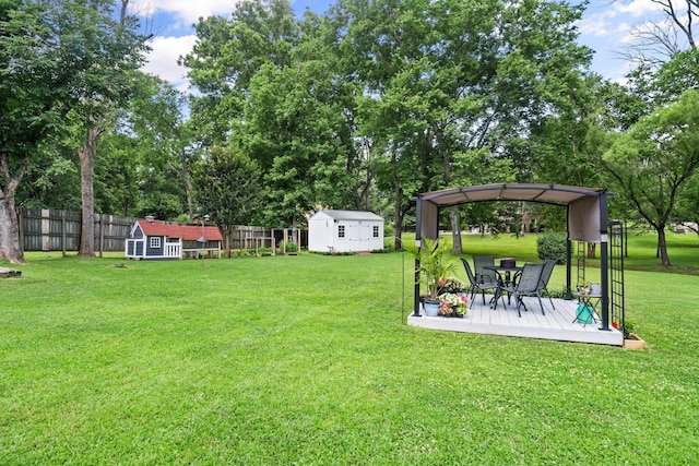 1400 Manor Rd, Columbia, TN 38401 - view of yard with a storage shed, a gazebo, and view of wooded area