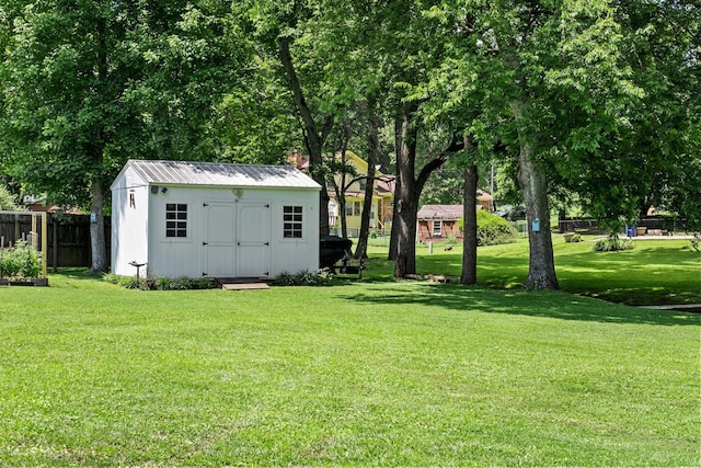 1400 Manor Rd, Columbia, TN 38401 - view of yard with a storage unit