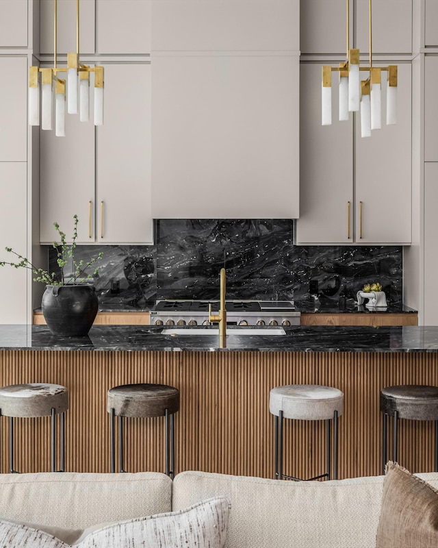 1616 W End Ave Unit 3304, Nashville, TN 37203 - kitchen with tasteful backsplash, dark countertops, and a breakfast bar area