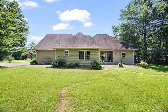 516 Delacy Dr, Fairview, TN 37062 - view of front of home with a front yard, crawl space, and roof with shingles