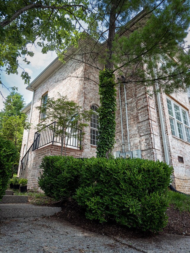 527 32nd Ave S, Nashville, TN 37212 - view of side of home with brick siding