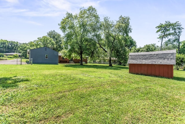 1006 Houston Dr, Murfreesboro, TN 37130 - view of yard with a shed