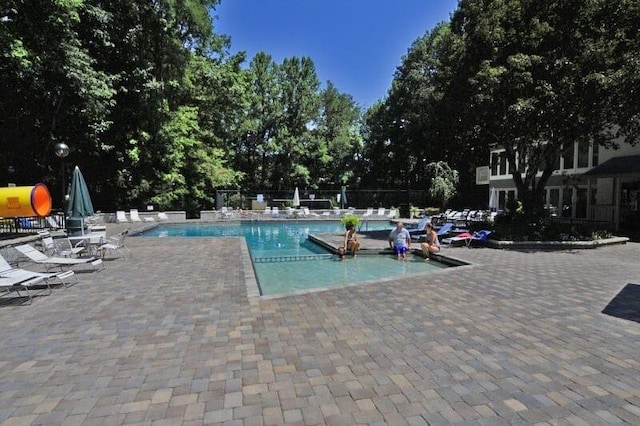 1530 Zurich Rd, Gatlinburg, TN 37738 - community pool with a patio