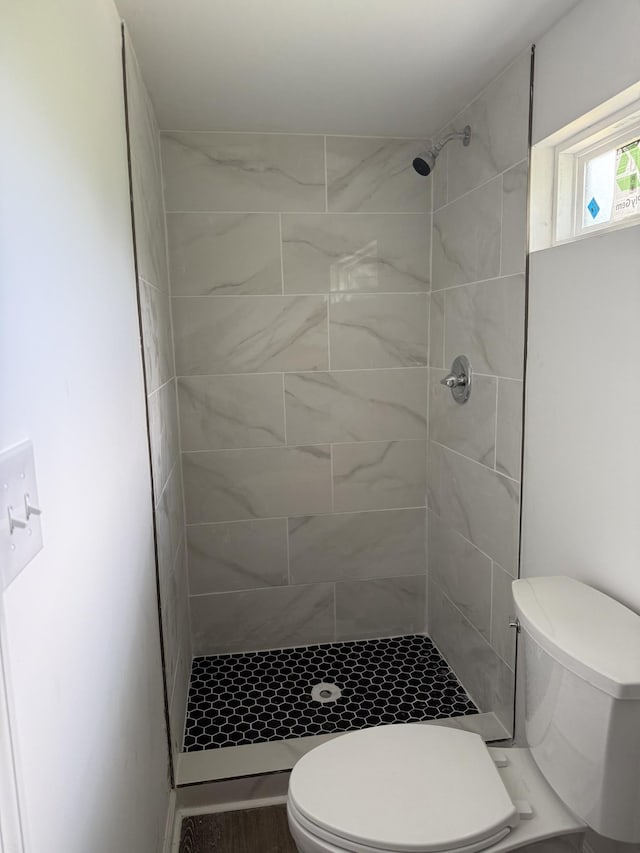 975 Witcher Hollow Rd, Red Boiling Springs, TN 37150 - bathroom with a tile shower